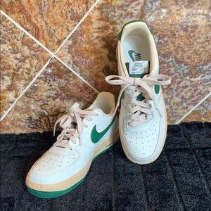Nike EUC Air Force 1 Low 07 LV8 Vintage Gorge Green Sneakers Womens Size 7